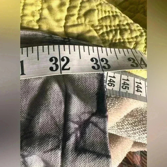 Size medium high waisted cream &  black tie dye butt scrunch leggings. NWOT. - Picture 8 of 11